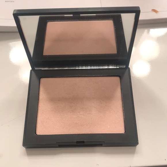 Nars “Capri” highlighter - Picture 2 of 3